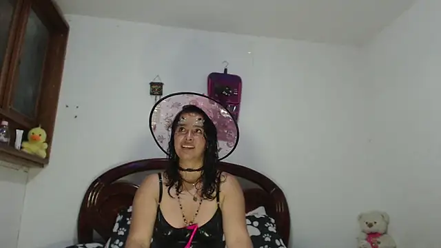 Snapshot of MagicStephany_ chatting on 10.03.25 MagicStephany online show from 10.03.25