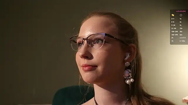 Snapshot of steffania- chatting on 04.20.26 steffania- online show from 04.20.26