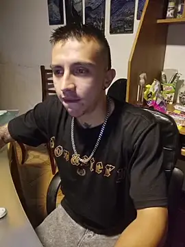 Snapshot of rogert_xx chatting on 11.11.25 rogert xx online show from 11.11.25