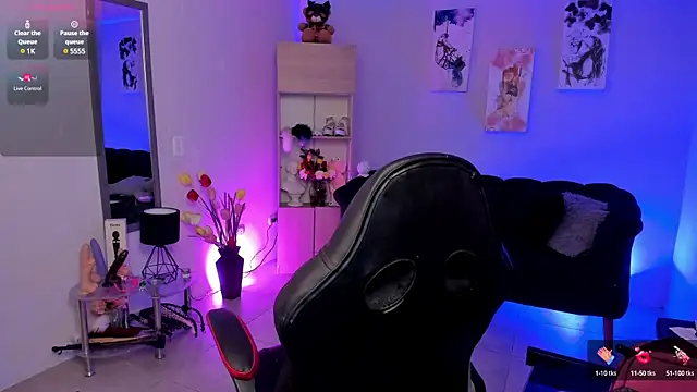 Snapshot of LouaneBourVip chatting on 02.17.25 LouaneBourVip online show from 02.17.25