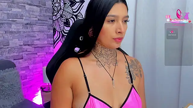 Snapshot of LouaneBourVip chatting on 10.11.25 LouaneBourVip online show from 10.11.25