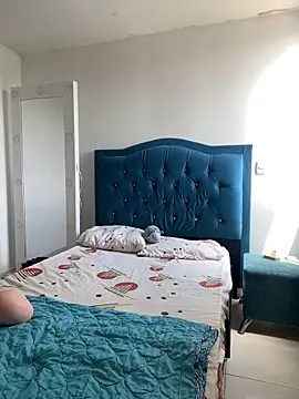 Leonarrrd 01 online show from 10.26.25