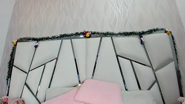  aurora18  online show from 12.16.25