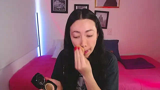 lilyy evanss online show from 02.19.25