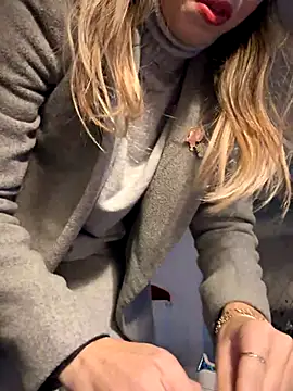 Snapshot of SonyaD_ chatting on 12.04.24 SonyaD  online show from 12.04.24