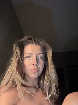 Snapshot of SonyaD_ chatting on 03.04.25 SonyaD  online show from 03.04.25