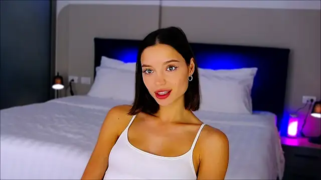 Snapshot of wow_Mia chatting on 12.05.24 wow Mia online show from 12.05.24