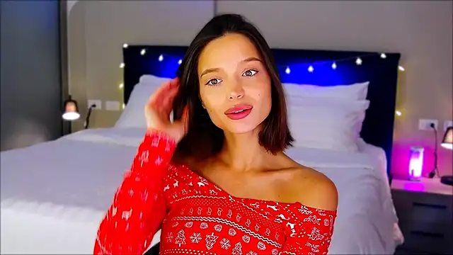 Snapshot of wow_Mia chatting on 12.12.24 wow Mia online show from 12.12.24