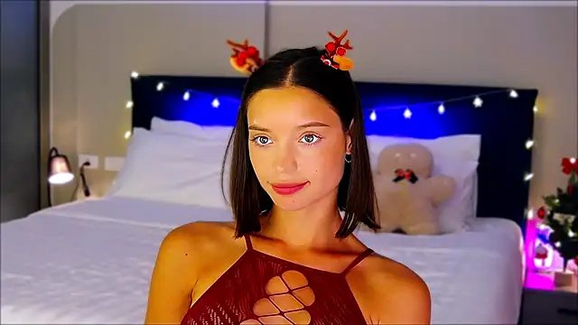 Snapshot of wow_Mia chatting on 12.22.24 wow Mia online show from 12.22.24