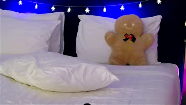 Snapshot of wow_Mia chatting on 12.25.24 wow Mia online show from 12.25.24