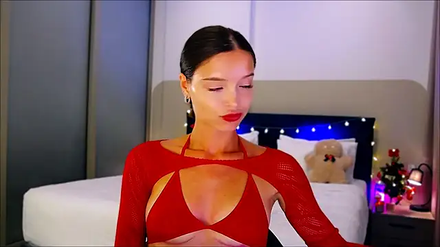 Snapshot of wow_Mia chatting on 12.30.24 wow Mia online show from 12.30.24