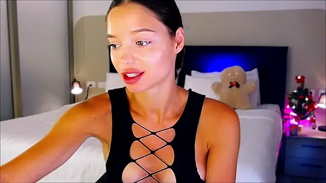 Snapshot of wow_Mia chatting on 01.12.25 wow Mia online show from 01.12.25