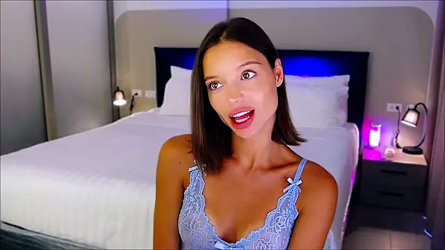 Snapshot of wow_Mia chatting on 02.14.25 wow Mia online show from 02.14.25