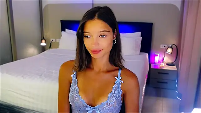 Snapshot of wow_Mia chatting on 02.19.25 wow Mia online show from 02.19.25