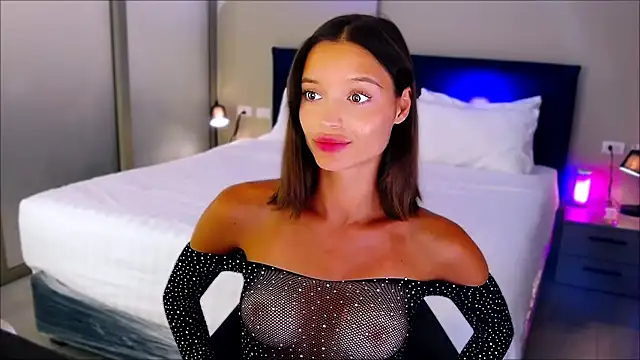 Snapshot of wow_Mia chatting on 02.21.25 wow Mia online show from 02.21.25