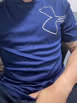 Snapshot of elpollo17 chatting on 11.10.25 elpollo17 online show from 11.10.25