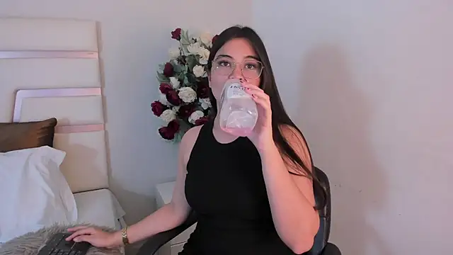 CamilaSofiia online show from 02.05.25