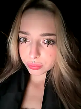 LoraaDoll online show from 11.20.25