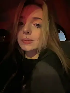 LoraaDoll online show from 11.22.25