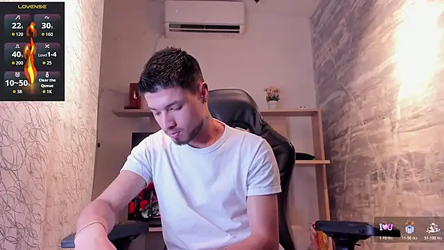 Snapshot of EdwardRoss_ chatting on 06.18.26 EdwardRoss online show from 06.18.26