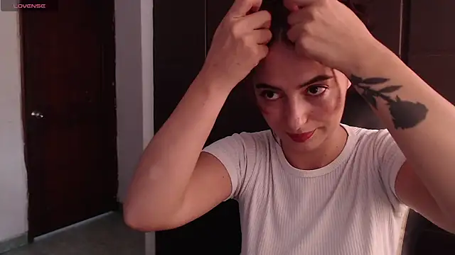 Kate lorens9 online show from 12.17.24