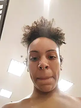 Julia Pretinha online show from 10.10.25