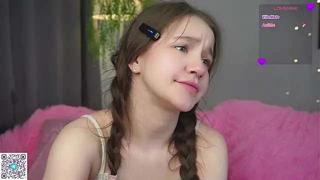 AmiLewis online show from 03.10.25