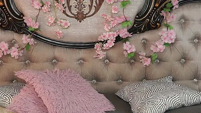 AmiLewis online show from 04.21.26