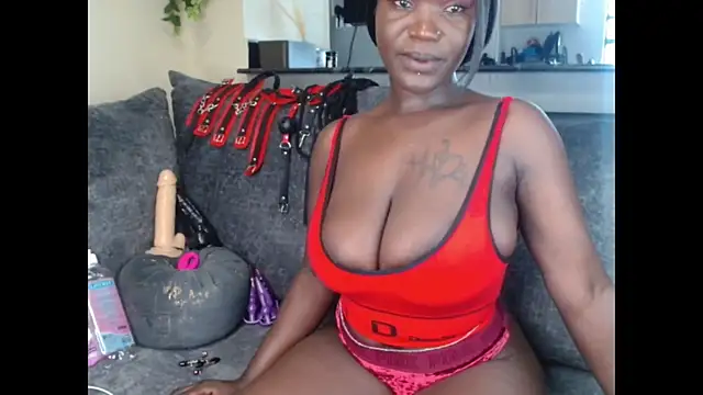 yummy sweet caramel online show from 12.22.24