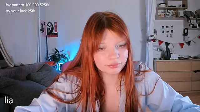 Snapshot of lil_lia chatting on 05.11.26 lil lia online show from 05.11.26
