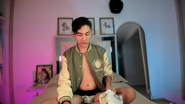 Adriien19 online show from 12.03.25