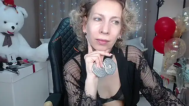 Snapshot of AdrianaSea chatting on 02.05.25 AdrianaSea online show from 02.05.25