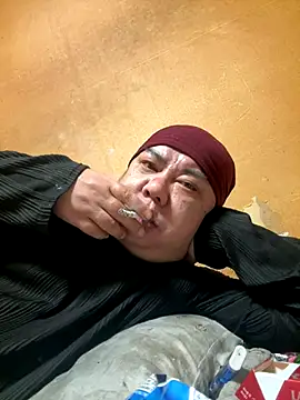 Snapshot of punk0805 chatting on 12.19.25 punk0805 online show from 12.19.25