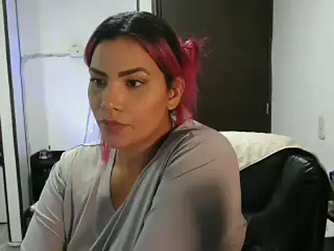 Snapshot of CarolinaRincon chatting on 03.01.25 CarolinaRincon online show from 03.01.25