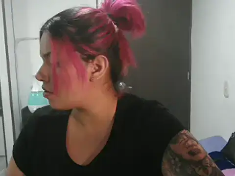 Snapshot of CarolinaRincon chatting on 03.04.25 CarolinaRincon online show from 03.04.25