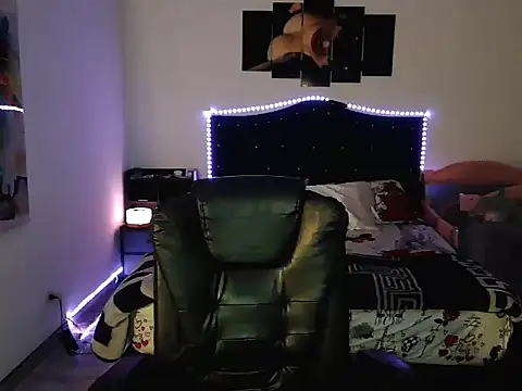 Snapshot of CarolinaRincon chatting on 10.03.25 CarolinaRincon online show from 10.03.25