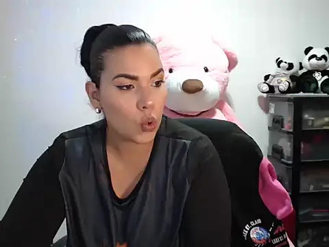 CarolinaRincon online show from 11.22.25