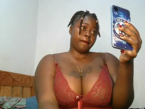 Snapshot of t-QueenSlyy chatting on 11.01.25 t-QueenSlyy online show from 11.01.25