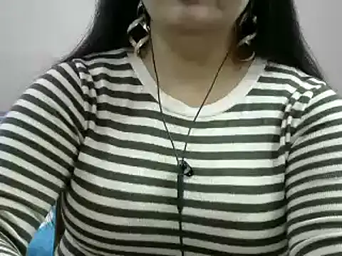 Snapshot of Shruti_139 chatting on 12.30.24 Shruti 139 online show from 12.30.24