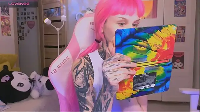 Snapshot of Britney_Lynch chatting on 10.23.25 Britney Lynch online show from 10.23.25