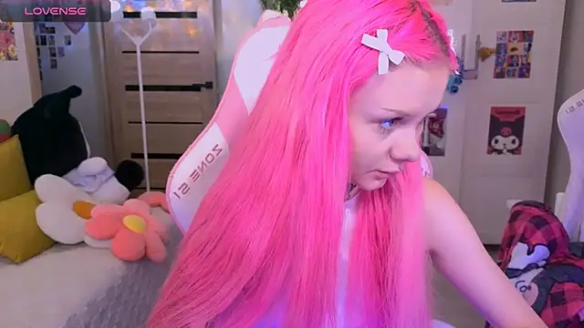 Snapshot of Britney_Lynch chatting on 10.26.25 Britney Lynch online show from 10.26.25