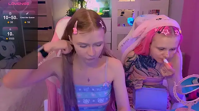 Snapshot of Britney_Lynch chatting on 10.28.25 Britney Lynch online show from 10.28.25