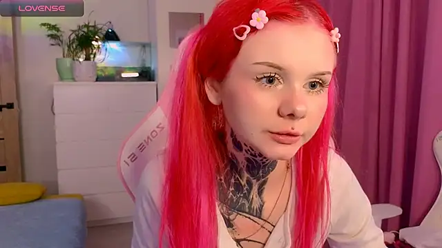 Snapshot of Britney_Lynch chatting on 11.14.25 Britney Lynch online show from 11.14.25