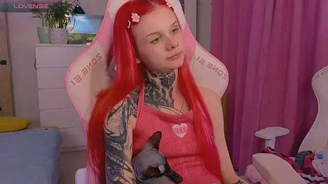 Snapshot of Britney_Lynch chatting on 11.15.25 Britney Lynch online show from 11.15.25