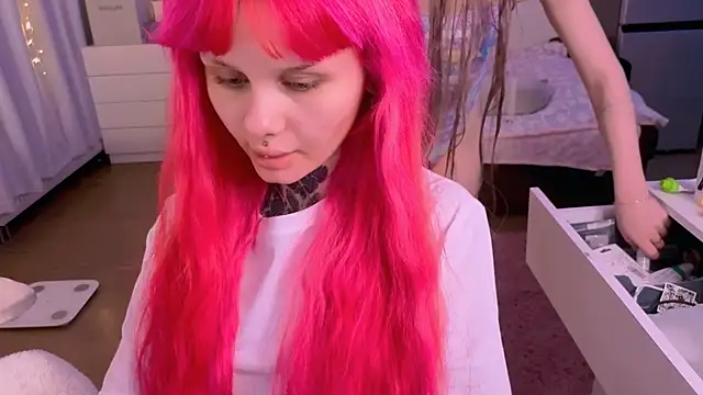 Snapshot of Britney_Lynch chatting on 11.28.25 Britney Lynch online show from 11.28.25