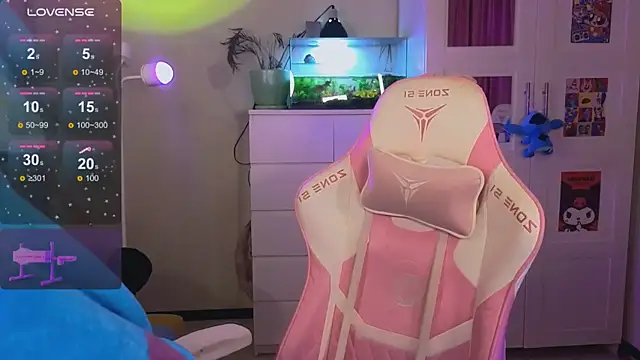 Snapshot of Britney_Lynch chatting on 12.04.25 Britney Lynch online show from 12.04.25