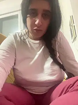 Snapshot of lylyacachonda chatting on 12.20.25 lylyacachonda online show from 12.20.25