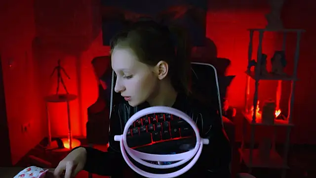 EllaHorton online show from 02.23.25