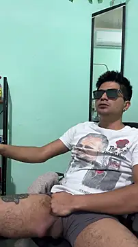 Snapshot of yObal-hot chatting on 10.21.25 yObal-hot online show from 10.21.25