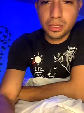 Snapshot of yObal-hot chatting on 11.13.25 yObal-hot online show from 11.13.25